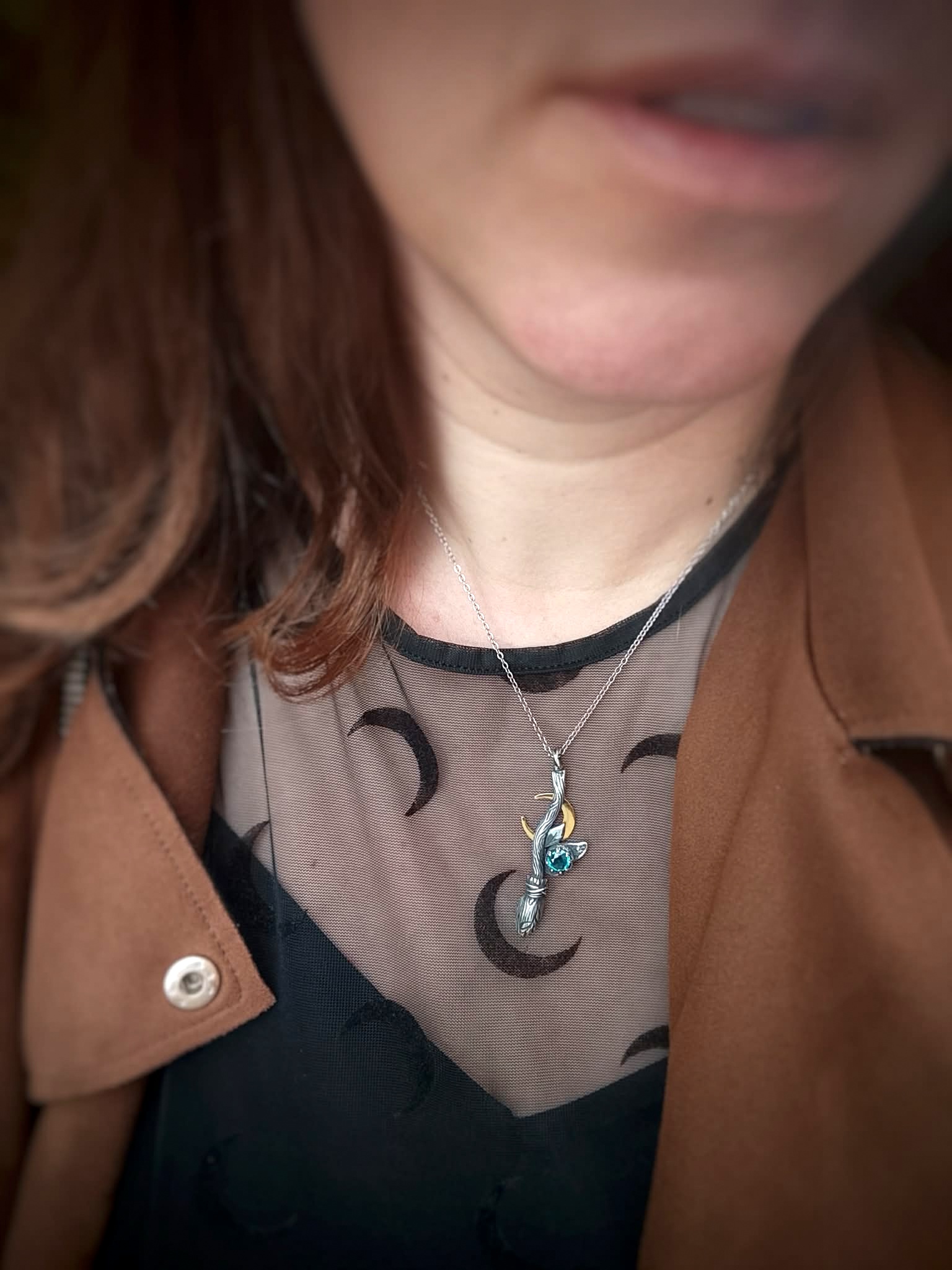 Collier "Le balai de la sorcière" en argent ciselé et cyanite – Image 5